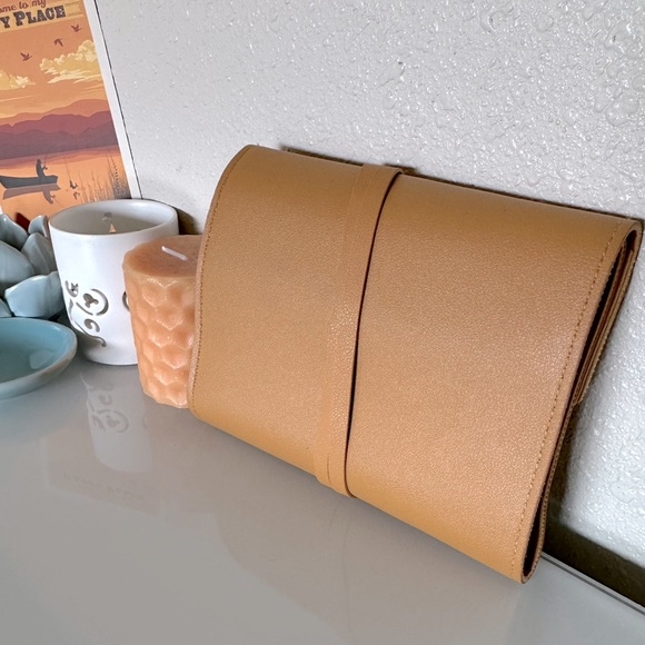 EUC 🧡 Warm Yellow Glass Ladder & Co Travel Accessories Organizer. - Picture 2 of 7